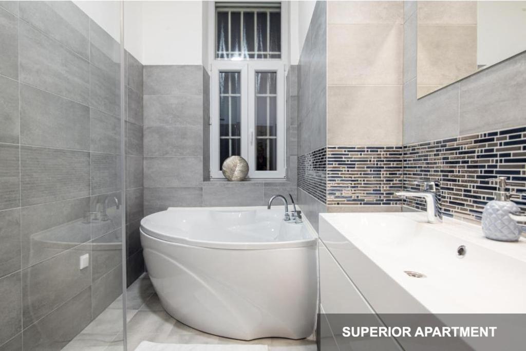 Bpr Agathe Elegant Suite With Parliament View Βουδαπέστη Εξωτερικό φωτογραφία